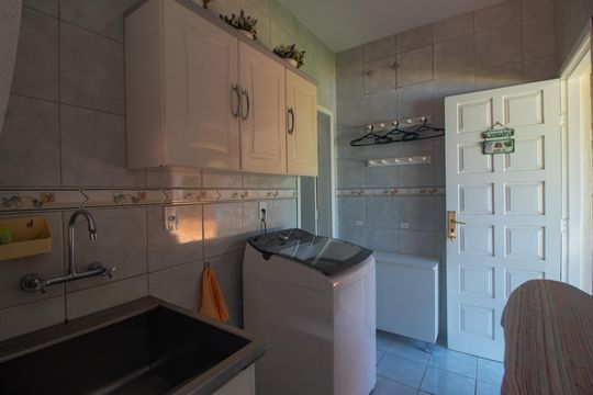 Área de Serviço de casa à venda com 5 quartos, 298m² em Ipanema, Porto Alegre
