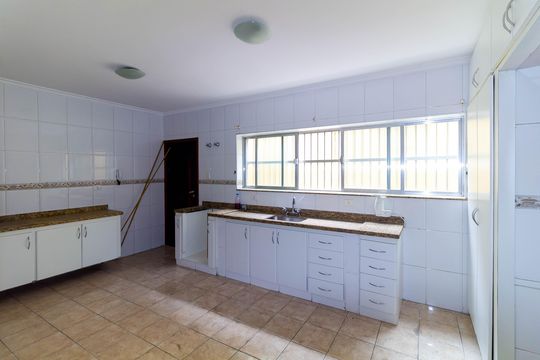 Cozinha de casa para alugar com 3 quartos, 400m² em Vila Lucia, São Paulo