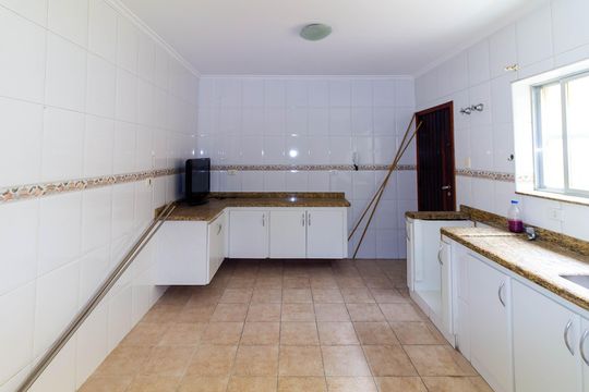 Cozinha de casa para alugar com 3 quartos, 400m² em Vila Lucia, São Paulo