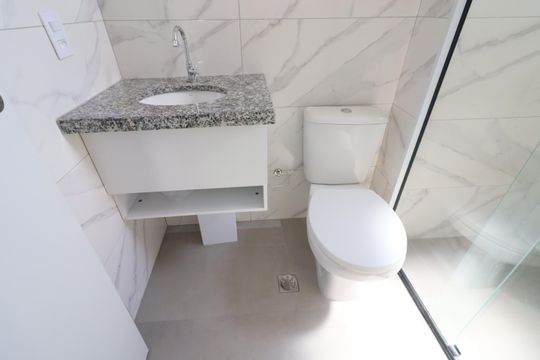 Banheiro de apartamento à venda com 1 quarto, 30m² em Km 18, Osasco
