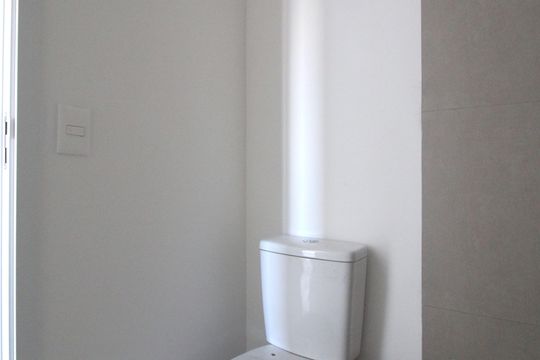 Banheiro de kitnet/studio para alugar com 1 quarto, 25m² em Vila Olímpia, São Paulo