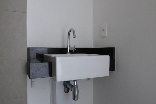 Banheiro de kitnet/studio para alugar com 1 quarto, 25m² em Vila Olímpia, São Paulo