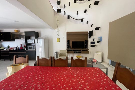Sala de casa à venda com 3 quartos, 230m² em Rio Pequeno, São Paulo