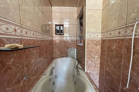 Banheiro 2 de casa à venda com 3 quartos, 230m² em Rio Pequeno, São Paulo