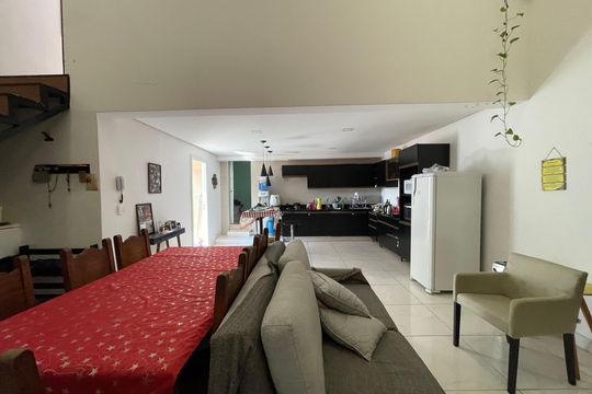 Sala de casa à venda com 3 quartos, 230m² em Rio Pequeno, São Paulo