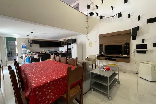 Sala de casa à venda com 3 quartos, 230m² em Rio Pequeno, São Paulo