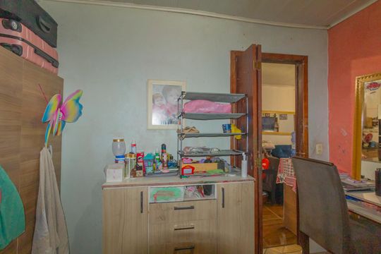 Quarto 2 de casa à venda com 3 quartos, 150m² em Guajuviras, Canoas