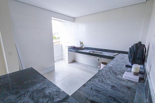 Cozinha de apartamento à venda com 3 quartos, 63m² em Glória, Belo Horizonte
