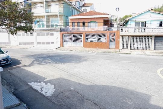 Vista da Rua de casa à venda com 4 quartos, 238m² em Bela Vista, Osasco