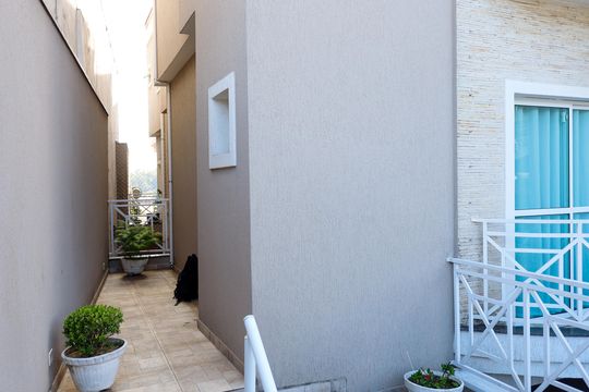 Fachada de casa à venda com 4 quartos, 238m² em Bela Vista, Osasco