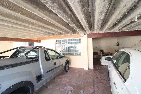 Garagem de casa à venda com 2 quartos, 252m² em Jardim Satelite, São Paulo