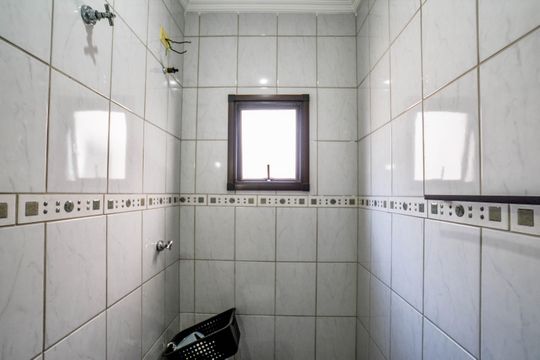Banheiro Social de apartamento à venda com 2 quartos, 68m² em Vila América, Santo André