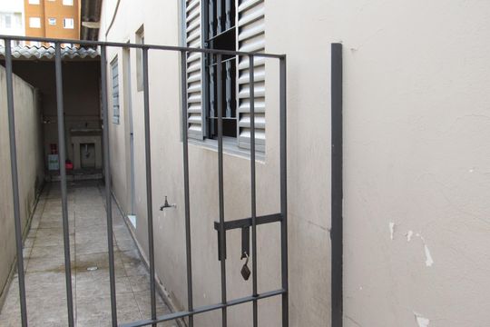 Área Externa  de casa para alugar com 1 quarto, 55m² em Quitaúna, Osasco