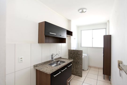 Cozinha de apartamento para alugar com 2 quartos, 60m² em Cabral, Contagem