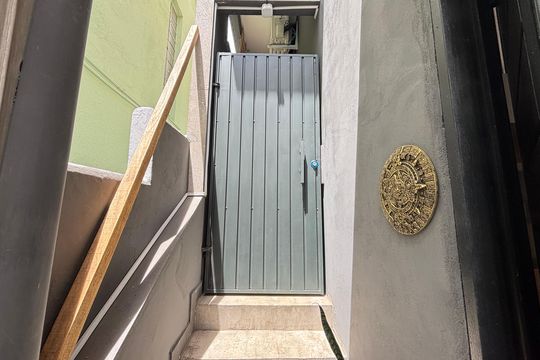 Entrada de casa para alugar com 6 quartos, 450m² em Água Rasa, São Paulo