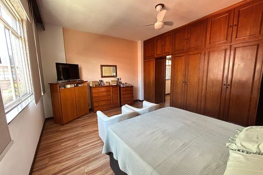 Suíte 1 de casa à venda com 4 quartos, 900m² em Méier, Rio de Janeiro