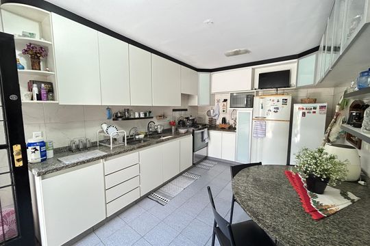 Cozinha 1 de casa à venda com 4 quartos, 900m² em Méier, Rio de Janeiro