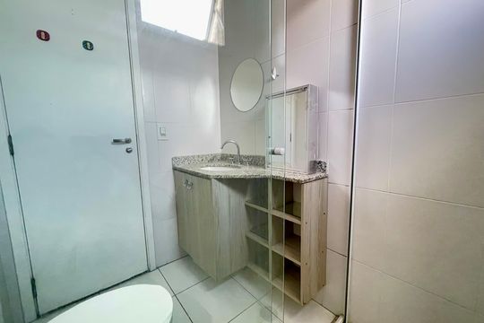 Banheiro 2 de apartamento para alugar com 2 quartos, 88m² em Jardim Flor da Montanha, Guarulhos