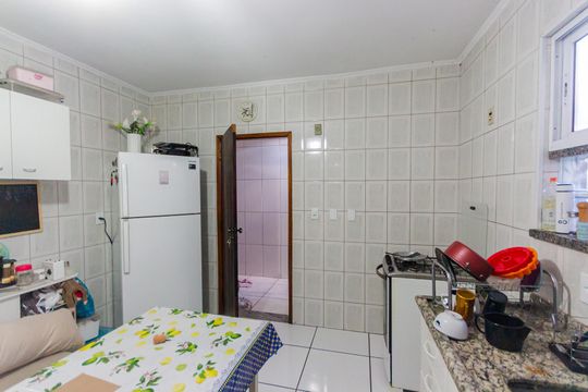 Cozinha de casa de condomínio à venda com 2 quartos, 120m² em Parque Erasmo Assunção, Santo André