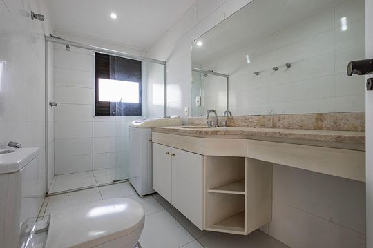 Banheiro de apartamento para alugar com 1 quarto, 45m² em Jardim Paulistano, São Paulo