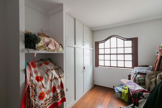 Casa à venda com 4 quartos, 600m² em Sagrada Família, Belo Horizonte