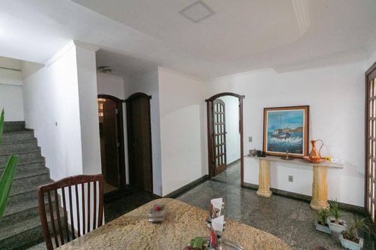 Casa à venda com 4 quartos, 600m² em Sagrada Família, Belo Horizonte