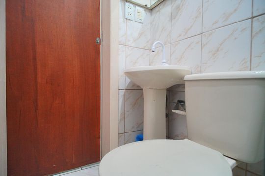 Banheiro de kitnet/studio para alugar com 1 quarto, 27m² em Centro, São Leopoldo