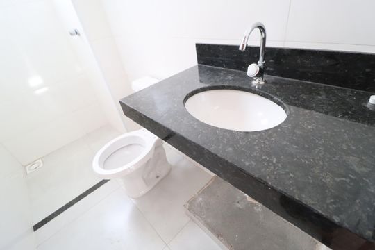 Banheiro Social de apartamento para alugar com 2 quartos, 58m² em Jardim Holanda, Uberlândia