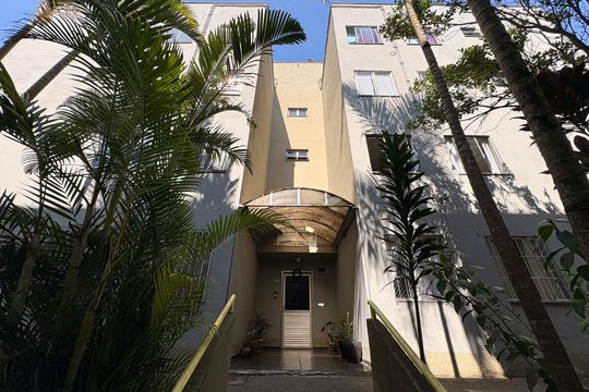 Fachada do bloco de apartamento para alugar com 2 quartos, 49m² em Cidade São Jorge, Santo André