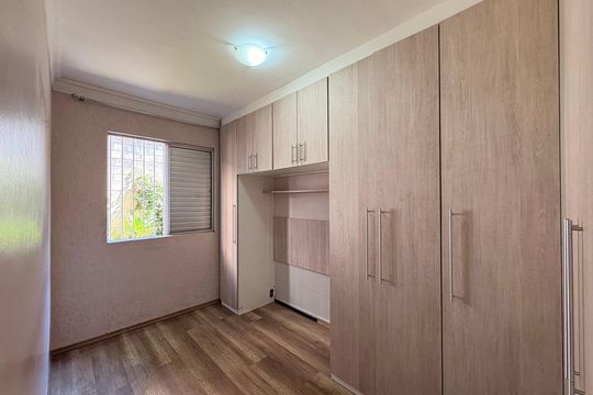 Quarto 2 de apartamento para alugar com 2 quartos, 49m² em Cidade São Jorge, Santo André