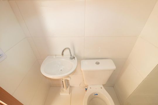 Banheiro Social de apartamento para alugar com 2 quartos, 54m² em Guaratiba, Rio de Janeiro