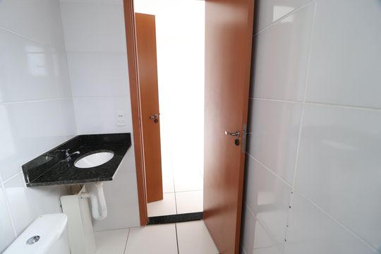 Banheiro do Quarto 1 de apartamento para alugar com 2 quartos, 52m² em Flamboyant, Uberlândia