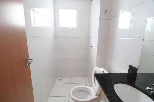 Banheiro Social de apartamento para alugar com 2 quartos, 52m² em Flamboyant, Uberlândia