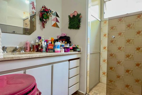 Banheiro da Suíte 2 de apartamento à venda com 3 quartos, 185m² em Alto de Pinheiros, São Paulo