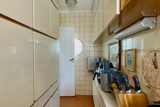 Cozinha de apartamento à venda com 3 quartos, 185m² em Alto de Pinheiros, São Paulo