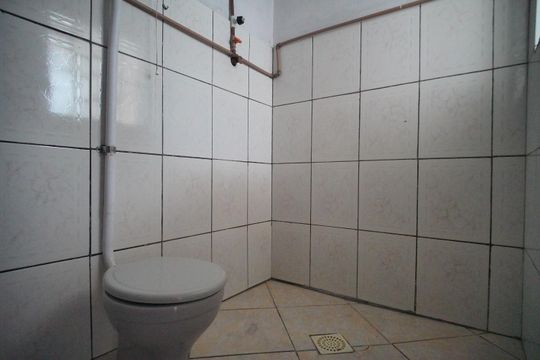 Banheiro de kitnet/studio para alugar com 1 quarto, 30m² em Canudos, Novo Hamburgo