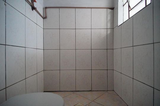 Banheiro de kitnet/studio para alugar com 1 quarto, 30m² em Canudos, Novo Hamburgo