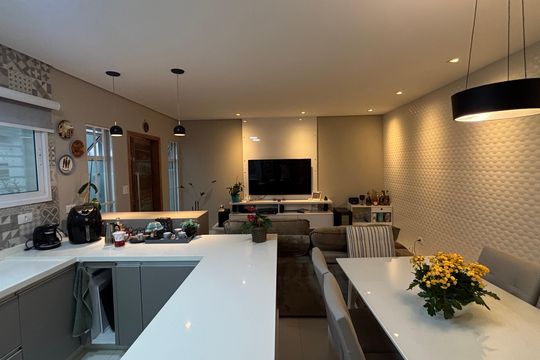 Sala - Cozinha de casa à venda com 2 quartos, 136m² em Vila Assunção, Santo André