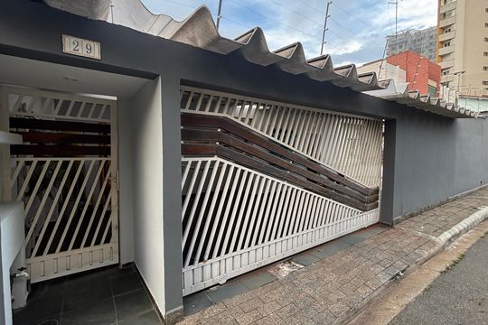 Fachada de casa à venda com 2 quartos, 136m² em Vila Assunção, Santo André