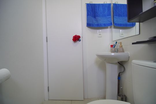 Banheiro de apartamento à venda com 2 quartos, 49m² em Santo Afonso, Novo Hamburgo