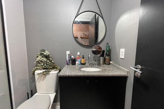 Banheiro Social de apartamento à venda com 2 quartos, 57m² em Ferreira, São Paulo