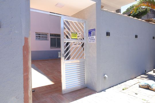 Placa instalada na fachada do condomínio - Código BCMI-1422 de apartamento à venda com 2 quartos, 50m² em Jardim Bonifacio, São Paulo