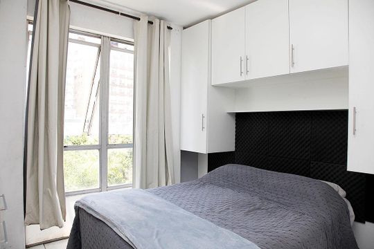 Quarto de kitnet/studio à venda com 1 quarto, 35m² em Centro Histórico, Porto Alegre