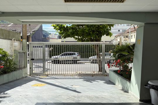 Fachada de apartamento para alugar com 2 quartos, 77m² em Tortuga, Guarujá