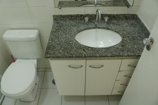 Banheiro de apartamento à venda com 2 quartos, 62m² em Vila Romana, São Paulo