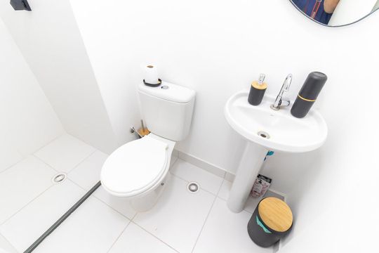 Banheiro de apartamento para alugar com 2 quartos, 32m² em Vila Carmosina, São Paulo