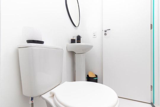 Banheiro de apartamento para alugar com 2 quartos, 32m² em Vila Carmosina, São Paulo