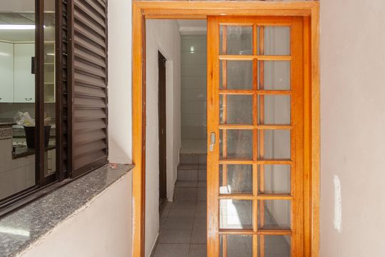 Entrada de casa para alugar com 1 quarto, 30m² em Vila Anhanguera, São Paulo
