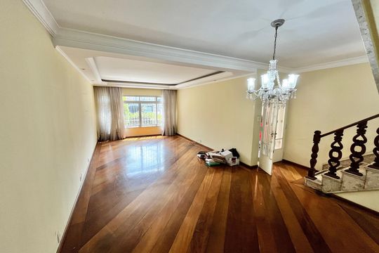 Casa à venda com 4 quartos, 200m² em Jardim do Colegio (zona Norte), São Paulo