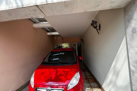 Garagem de casa à venda com 4 quartos, 200m² em Jardim do Colegio (zona Norte), São Paulo